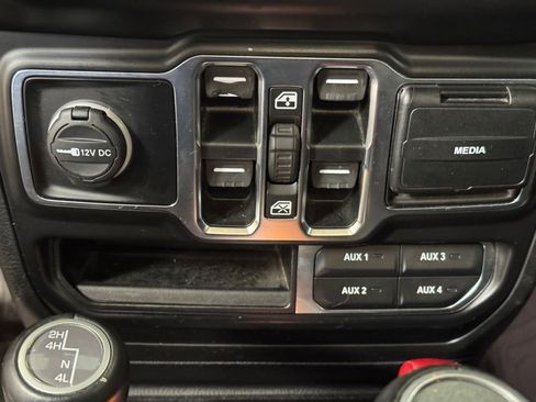 Used 2020 Jeep Gladiator Overland AWD/4WD image 36