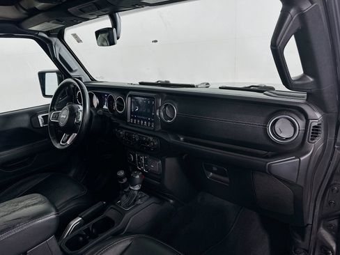 Used 2019 Jeep Wrangler Unlimited Sahara AWD/4WD image 28