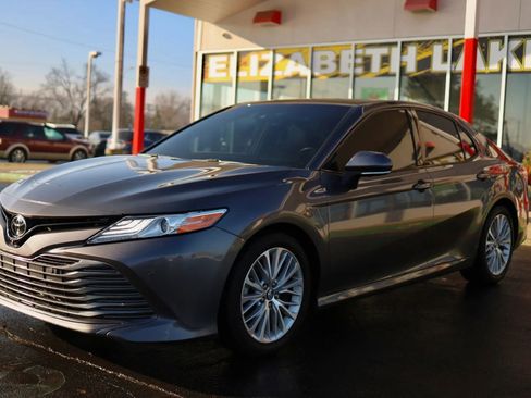 Used 2018 Toyota Camry XSE image 1