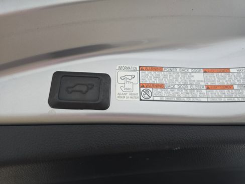 Used 2018 Toyota RAV4 XLE FWD image 30