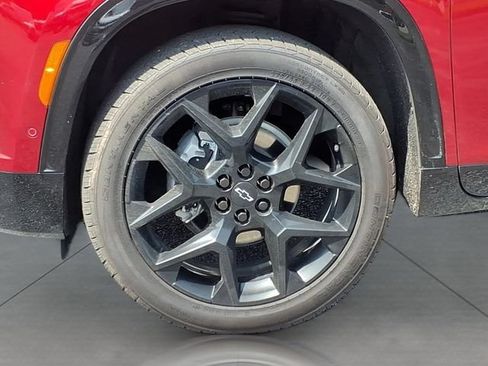 Used 2025 Chevrolet Traverse RS w/ LPO, Floor Liner Package FWD image 10