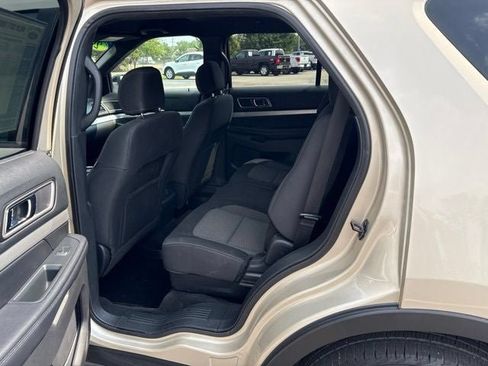 Used 2017 Ford Explorer XLT w/ Class II Trailer Tow Package AWD/4WD image 18