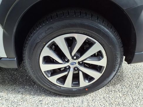 Used 2025 Subaru Outback Premium AWD/4WD image 19