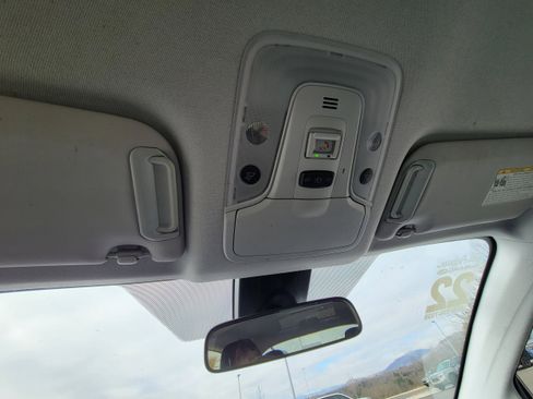 Used 2022 Toyota Prius L Eco image 21