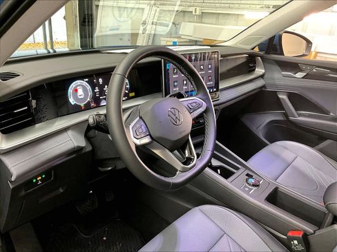 New 2026 Volkswagen Tiguan SE image 8