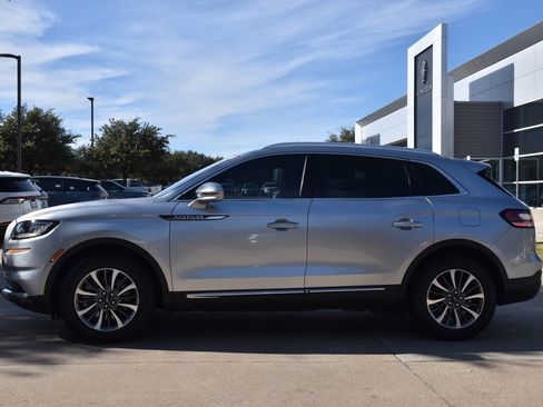 Used 2022 Lincoln Nautilus FWD w/ Premium Package image 12