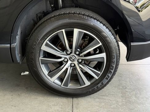 Certified 2021 Toyota Venza LE AWD/4WD image 17