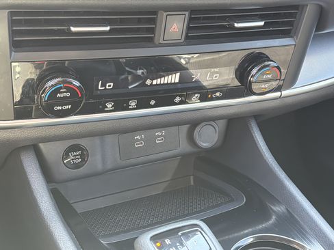 Used 2025 Nissan Rogue SV AWD/4WD image 13
