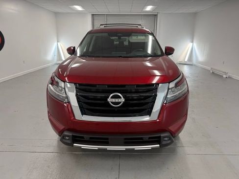 Used 2023 Nissan Pathfinder Platinum image 2