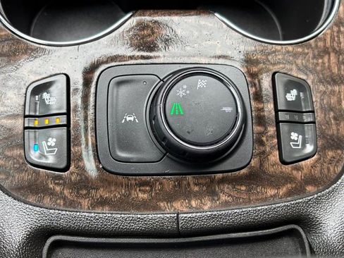 Used 2023 GMC Acadia Denali w/ Black Diamond Edition FWD image 31