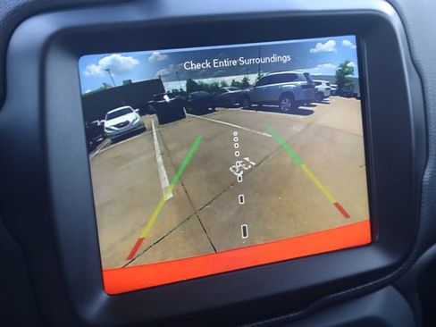 Used 2023 Jeep Renegade Trailhawk w/ Trailhawk Elite Group AWD/4WD image 17
