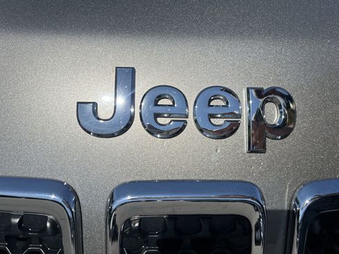 Used 2021 Jeep Cherokee Latitude Plus w/ Sun & Sound Group image 31