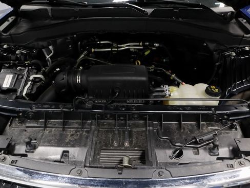Used 2021 Ford Explorer XLT w/ Equipment Group 202A AWD/4WD image 17