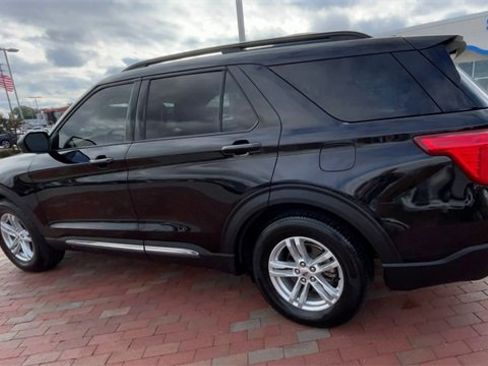 Used 2022 Ford Explorer XLT w/ Equipment Group 202A image 7