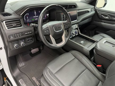 Used 2024 GMC Yukon XL Denali w/ Advanced Technology Package RWD image 10