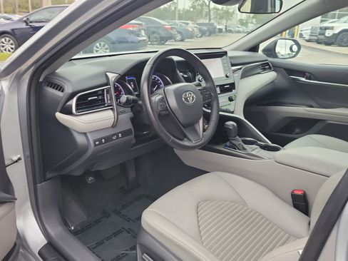 Used 2022 Toyota Camry SE image 11