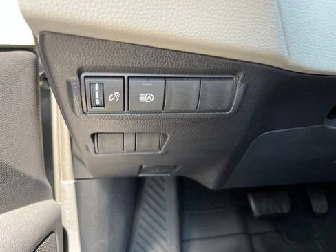 Used 2025 Toyota Corolla Cross L FWD image 29