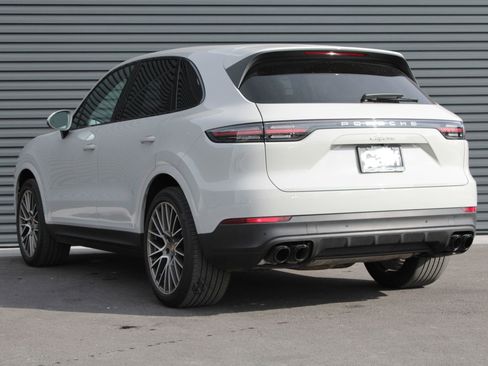 Certified 2023 Porsche Cayenne Platinum Edition image 3