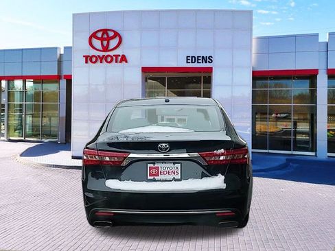 Used 2017 Toyota Avalon XLE Premium image 4