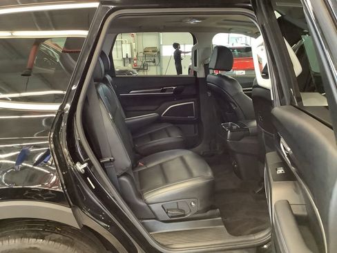 Certified 2023 Kia Telluride S w/ S Sunroof Package AWD/4WD image 21