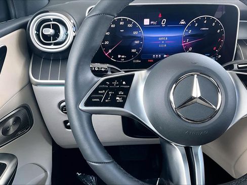 Used 2026 Mercedes-Benz GLC 300 4MATIC image 21