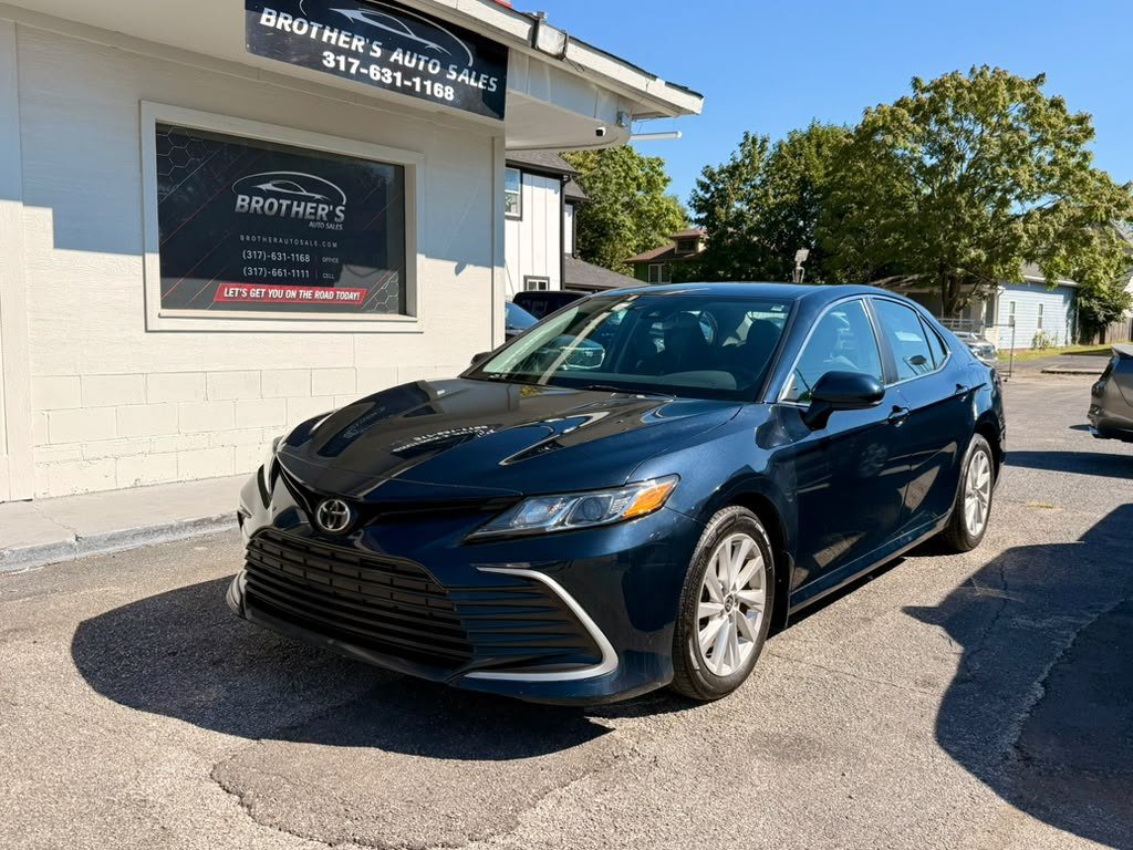 Used 2021 Toyota Camry LE AWD/4WD image 2
