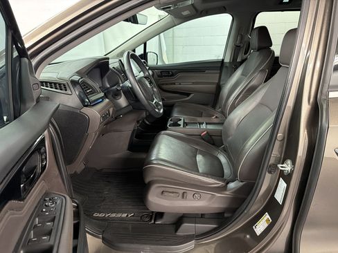 Used 2023 Honda Odyssey Elite image 5
