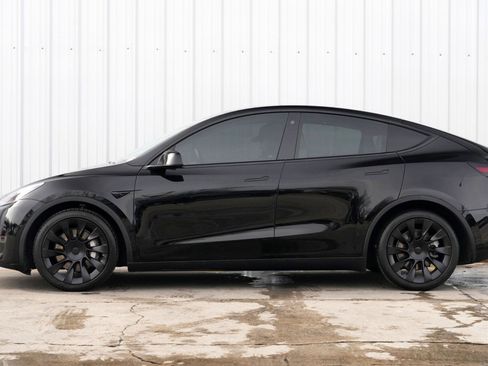 Used 2021 Tesla Model Y Long Range image 9