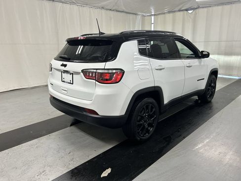 Used 2023 Jeep Compass Latitude w/ Convenience Group AWD/4WD image 2