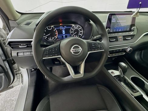 Used 2022 Nissan Altima 2.5 SV FWD image 11