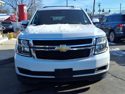 Used 2018 Chevrolet Suburban LT image 2