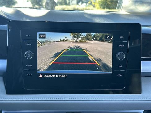 New 2026 Volkswagen Taos SE image 17