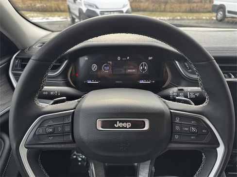 Certified 2023 Jeep Grand Cherokee Limited image 25
