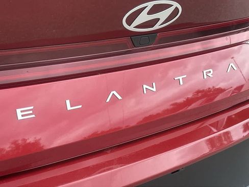 Used 2024 Hyundai Elantra SEL w/ Convenience Package FWD image 11