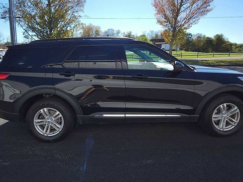 Used 2022 Ford Explorer XLT image 9