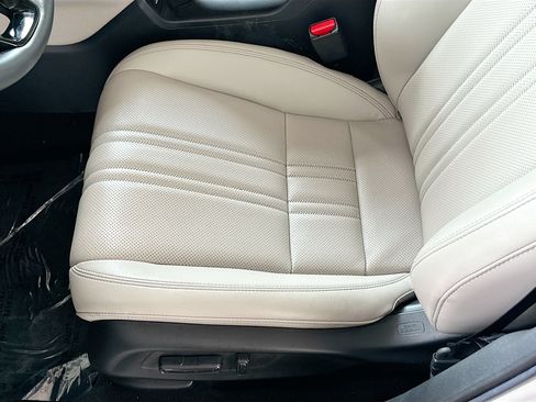 Used 2024 Honda HR-V EX-L image 18