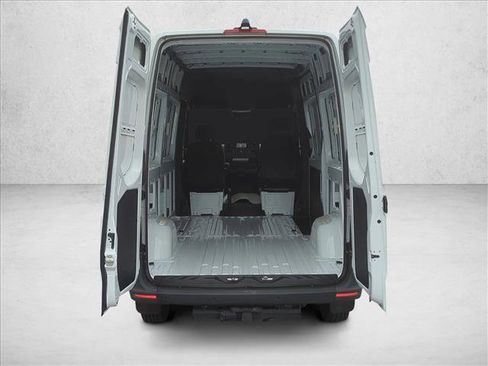 Used 2024 Mercedes-Benz Sprinter 2500 image 7