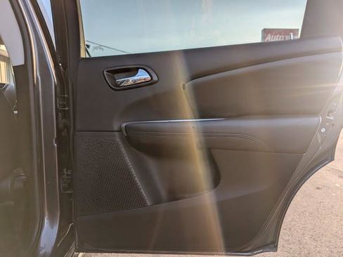 Used 2019 Dodge Journey SE image 16