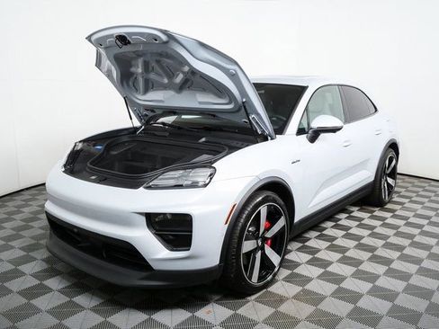 New 2026 Porsche Macan 4S Electric image 34