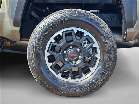 Used 2025 Toyota Tacoma TRD Off-Road w/ TRD Off Road Upgrade Package AWD/4WD image 27