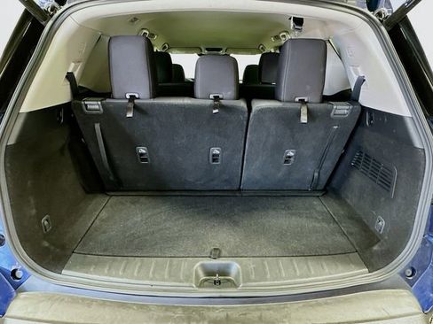 Used 2025 Nissan Pathfinder SV image 25