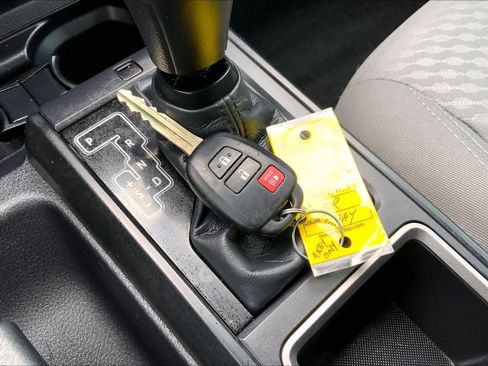 Used 2021 Toyota Tacoma SR w/ SR Convenience Package RWD image 14