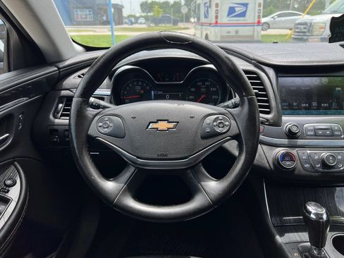 Used 2019 Chevrolet Impala LT FWD image 18