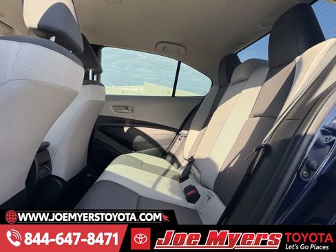 Used 2025 Toyota Corolla LE image 27