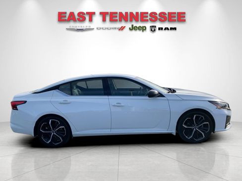 Used 2024 Nissan Altima 2.5 SR image 2