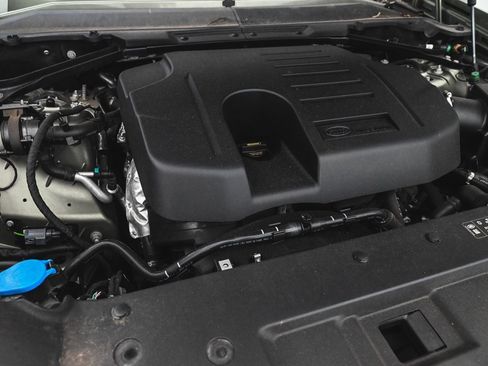 Used 2023 Land Rover Defender 110 X-Dynamic SE image 34