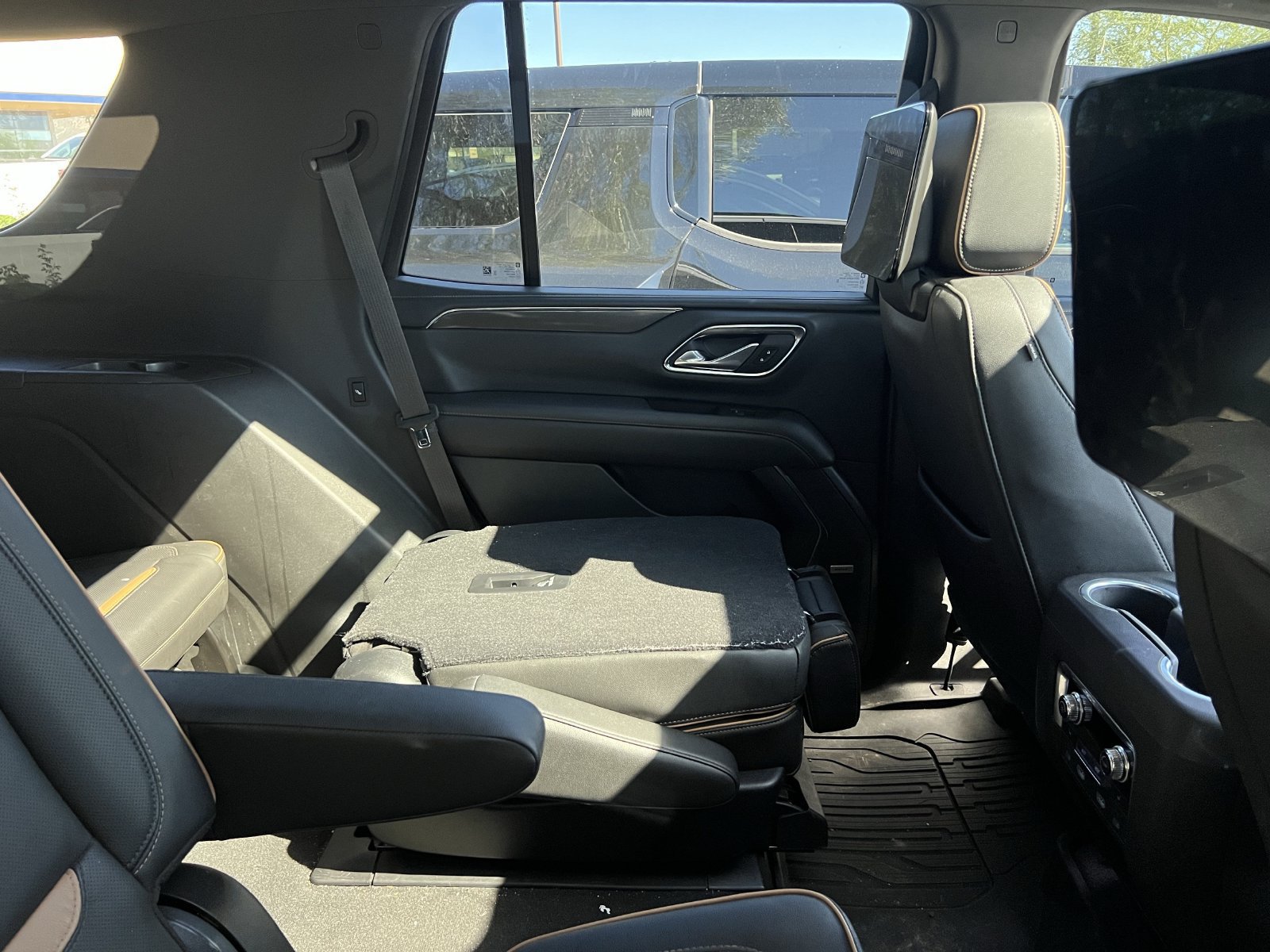 Certified 2021 GMC Yukon AT4 w/ Rear Media and Nav Package AWD/4WD image 9