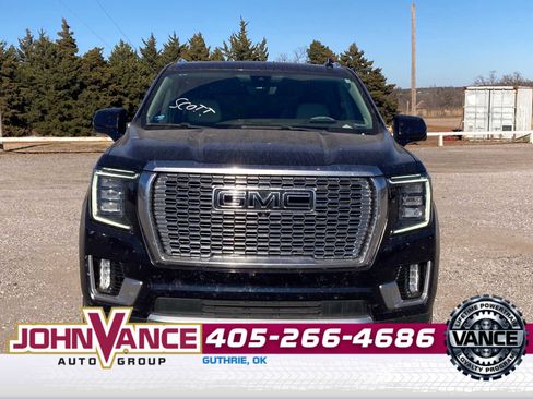 Used 2021 GMC Yukon Denali w/ Denali Premium Package image 10