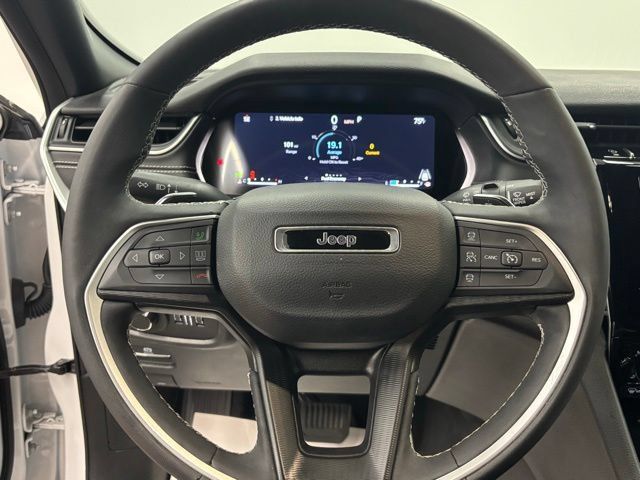 Used 2023 Jeep Grand Cherokee Altitude AWD/4WD image 19