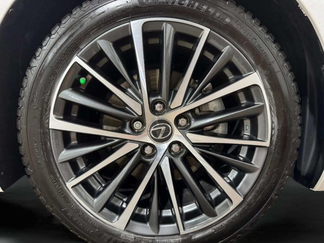 Used 2023 Lexus ES 300h w/ Accessory Package (Z1) FWD image 28